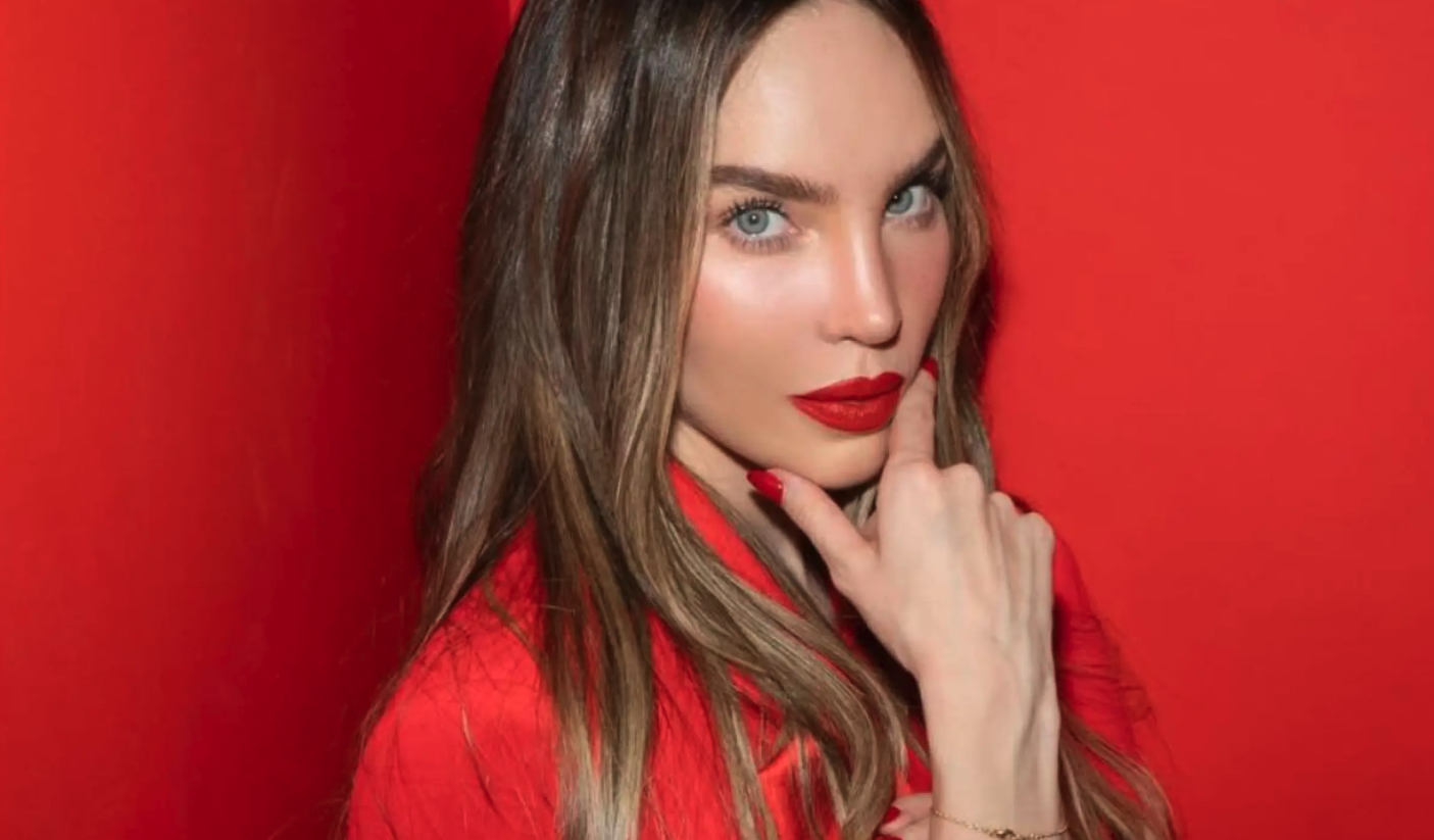 Belinda abandona México